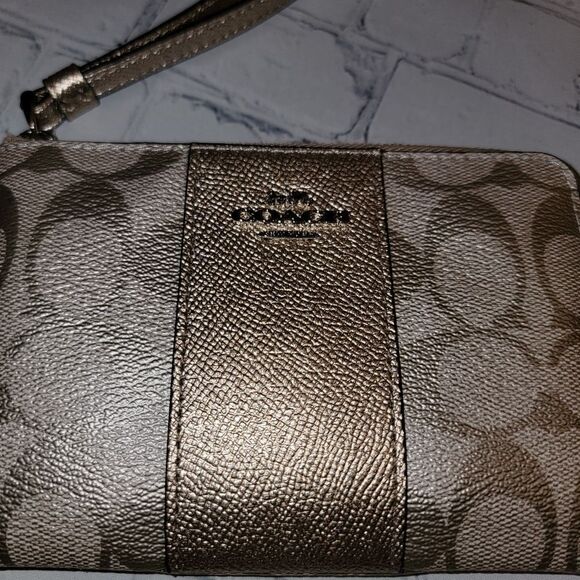 Coach F38655 Wristlet Wallet Gold Metallic Leather - Picture 3 of 8